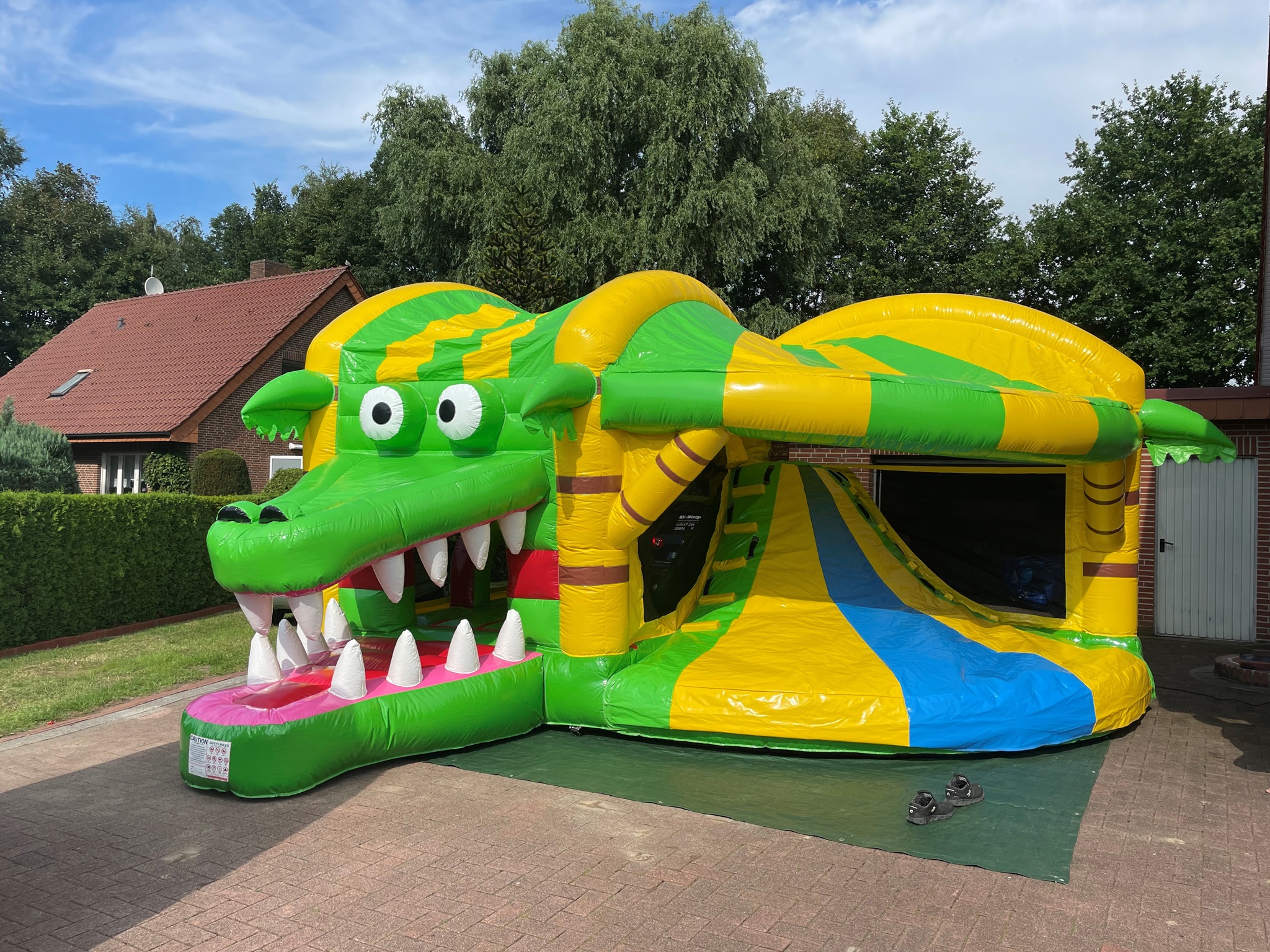 Hüpfburg Krokodil